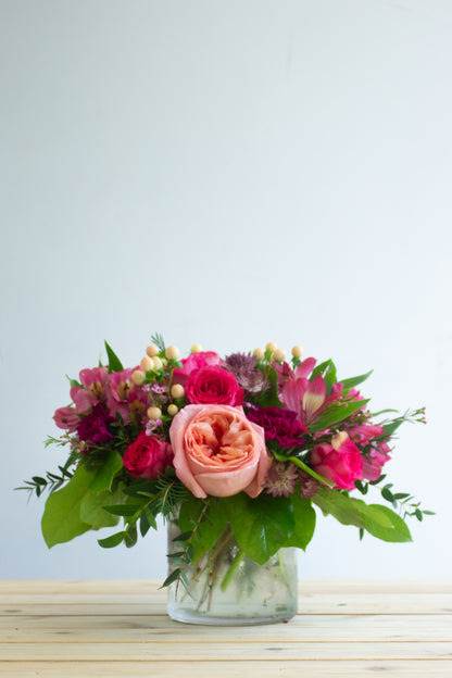 Pink floral arrangment. Photography by Vibeke Silverthorne, 2023