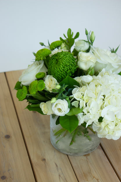 White floral arrangement. Photography by Vibeke Silverthorne, 2023