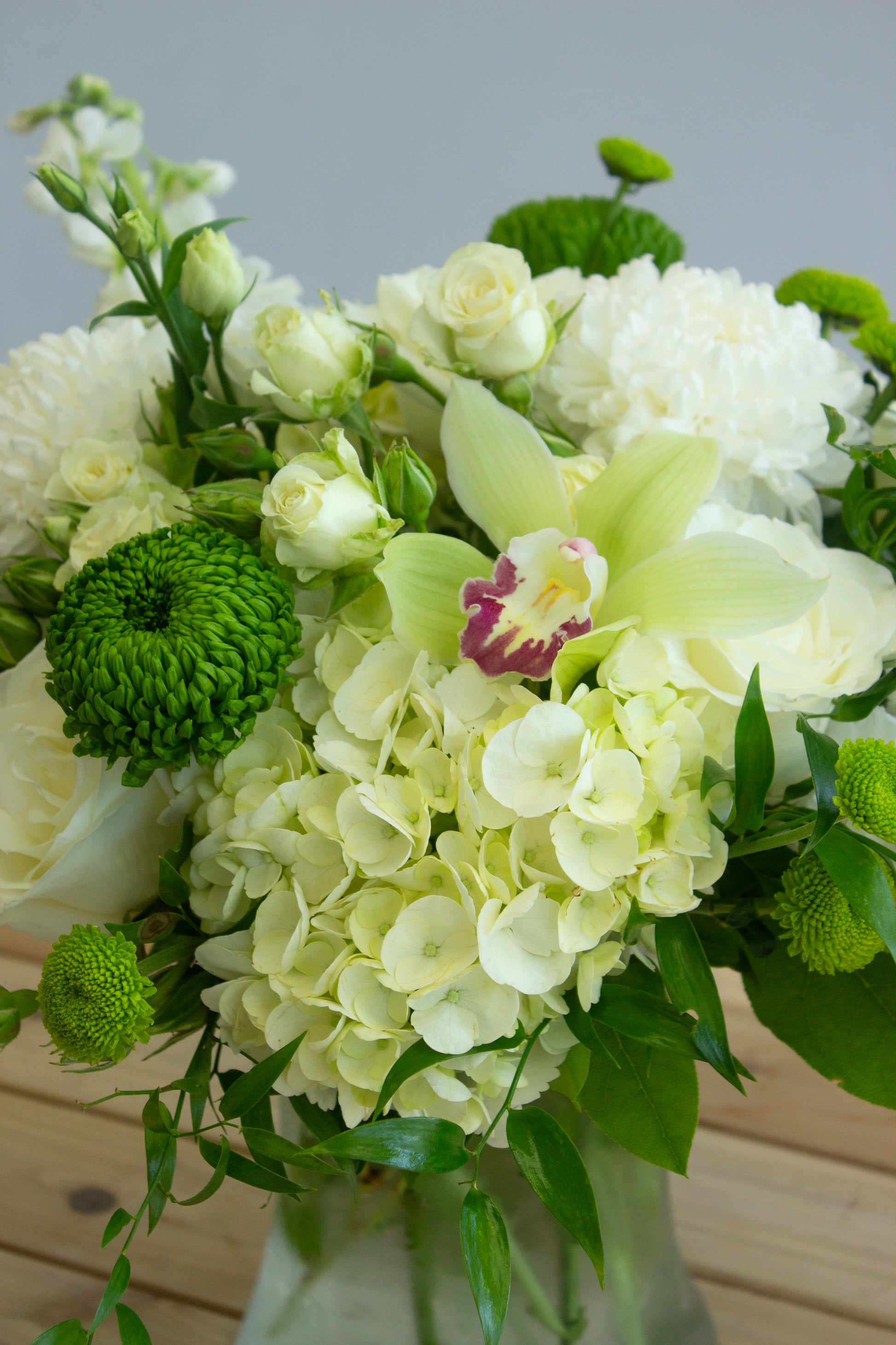 Closeup of white floral arrangement. Photography by Vibeke Silverthorne, 2023