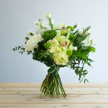 white floral bouquet. Photography by Vibeke Silverthorne, 2023